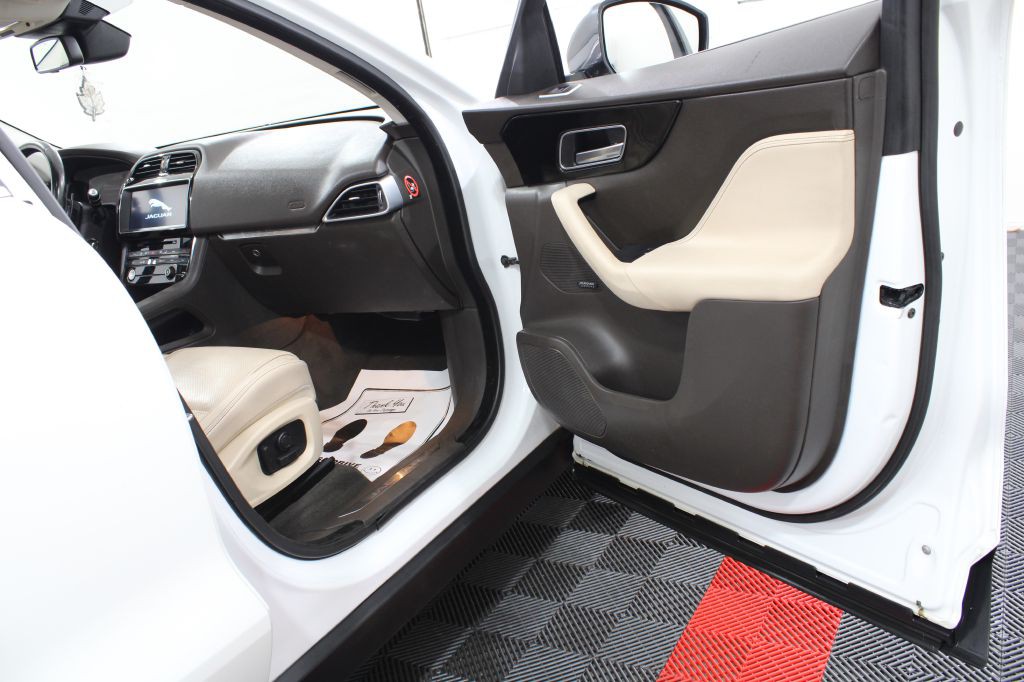 2017 Jaguar F-PACE Image 26