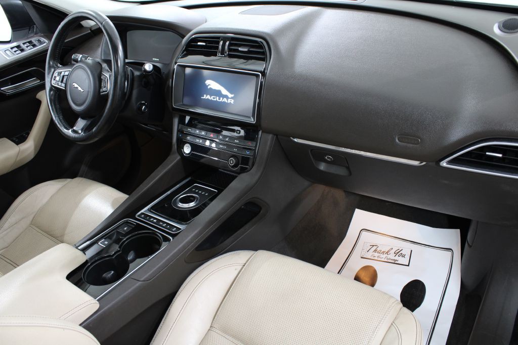 2017 Jaguar F-PACE Image 27