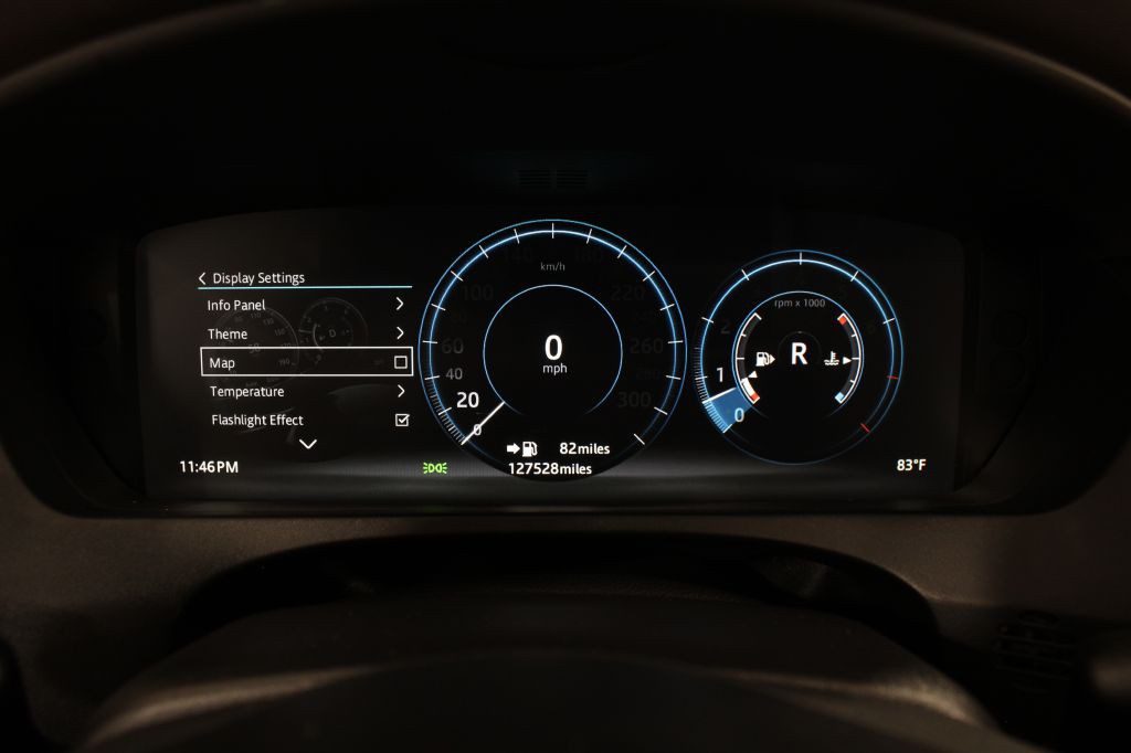 2017 Jaguar F-PACE Image 30