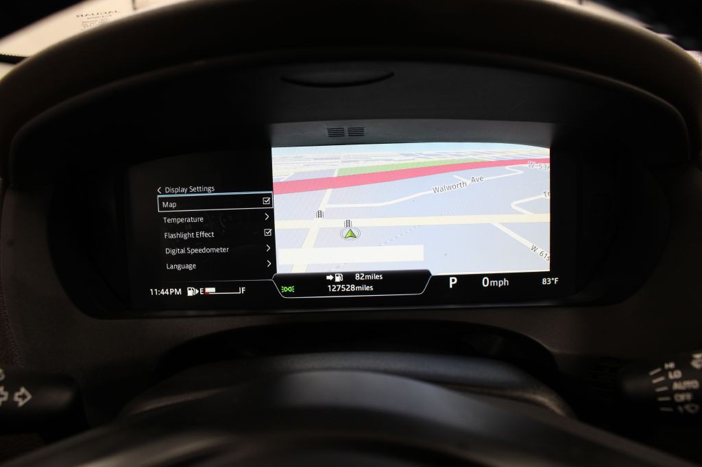 2017 Jaguar F-PACE Image 31