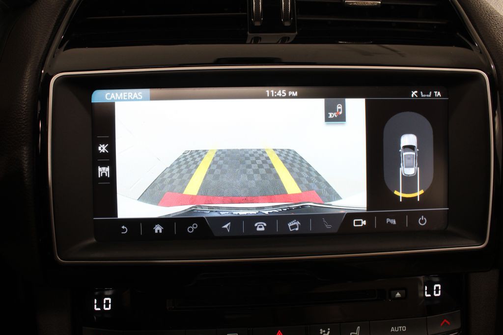 2017 Jaguar F-PACE Image 33