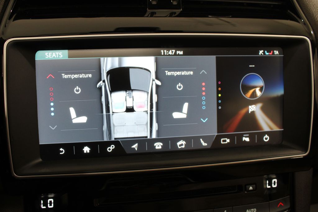 2017 Jaguar F-PACE Image 35