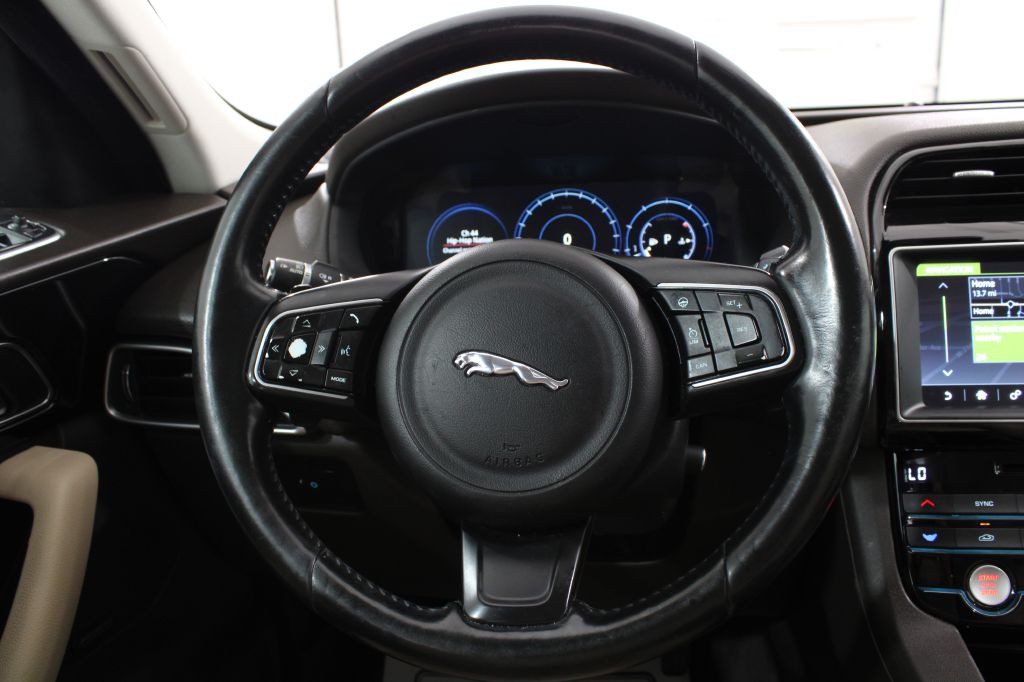 2017 Jaguar F-PACE Image 39