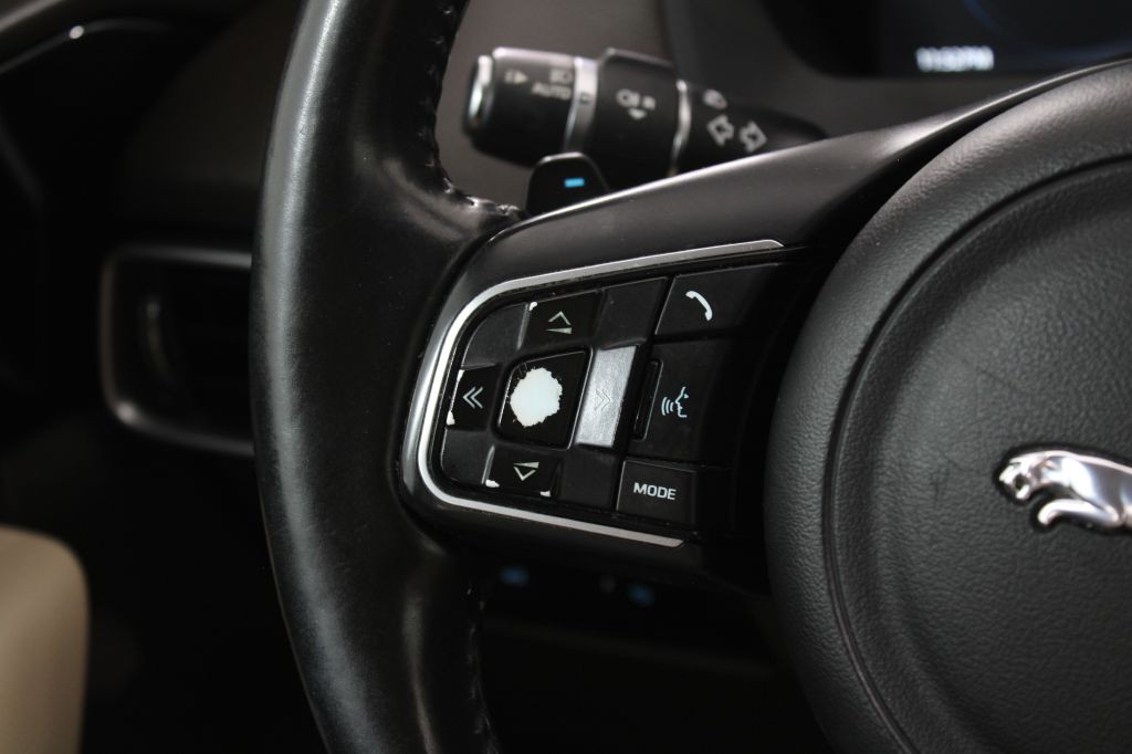 2017 Jaguar F-PACE Image 41