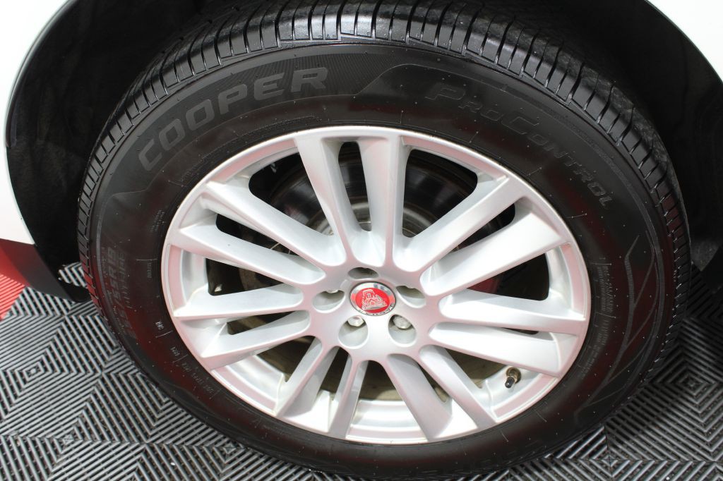 2017 Jaguar F-PACE Image 52