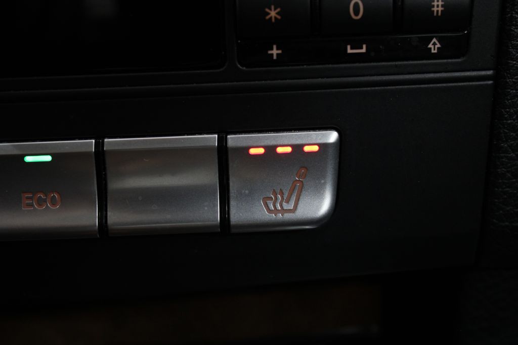2014 Mercedes-Benz E-Class Image 40