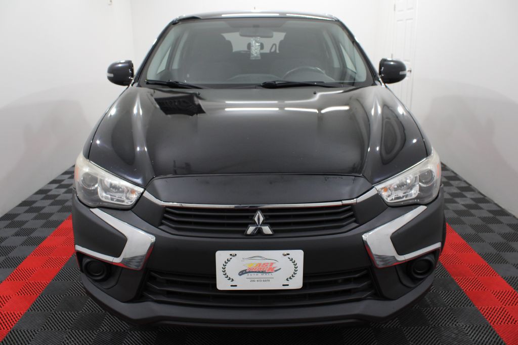2016 Mitsubishi Outlander Image 2