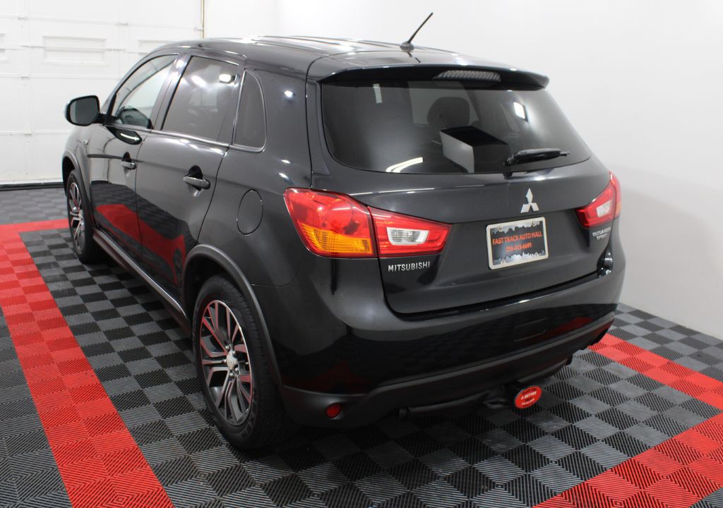 2016 Mitsubishi Outlander Image 4