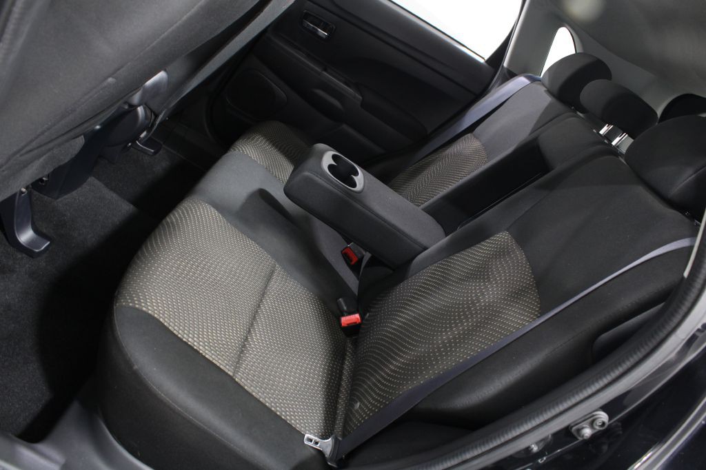 2016 Mitsubishi Outlander Image 13