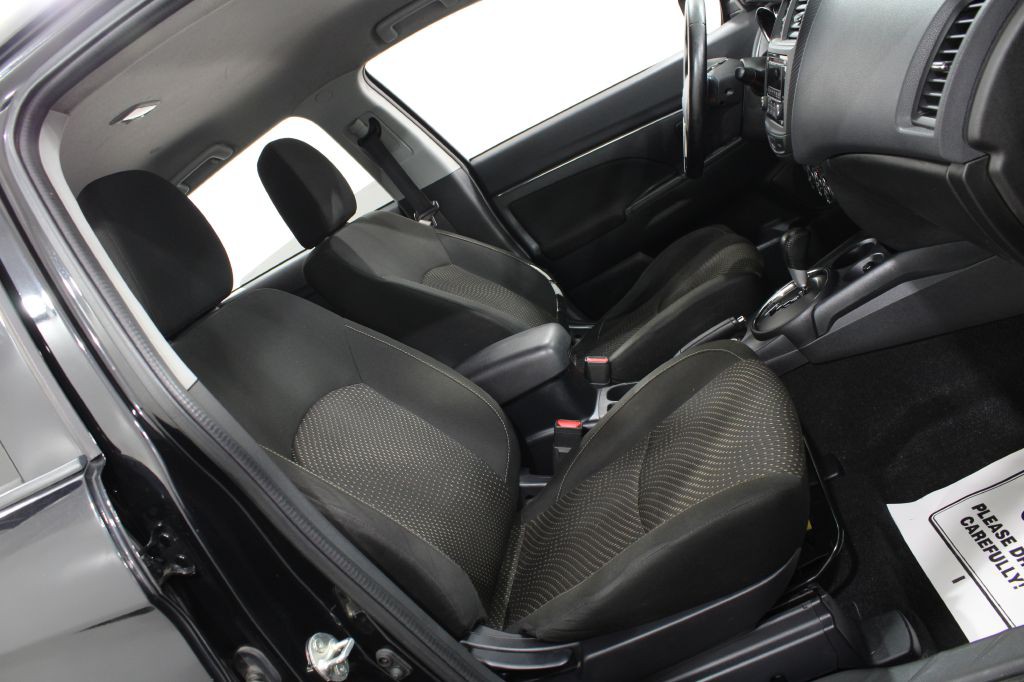 2016 Mitsubishi Outlander Image 18