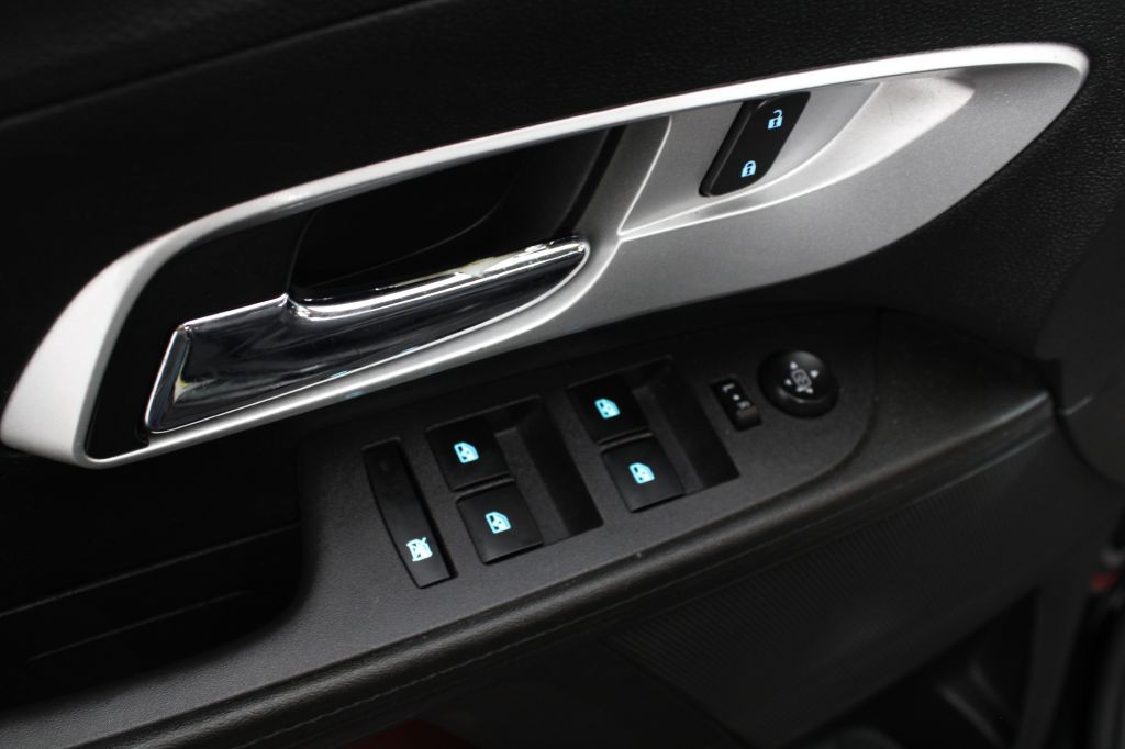 2017 Chevrolet Equinox Image 32