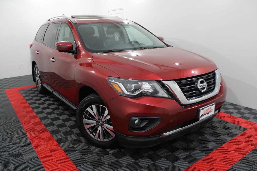 2017 Nissan Pathfinder Image 1