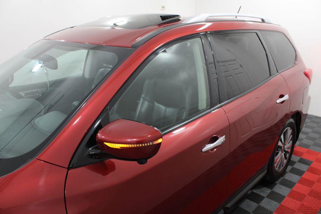 2017 Nissan Pathfinder Image 9
