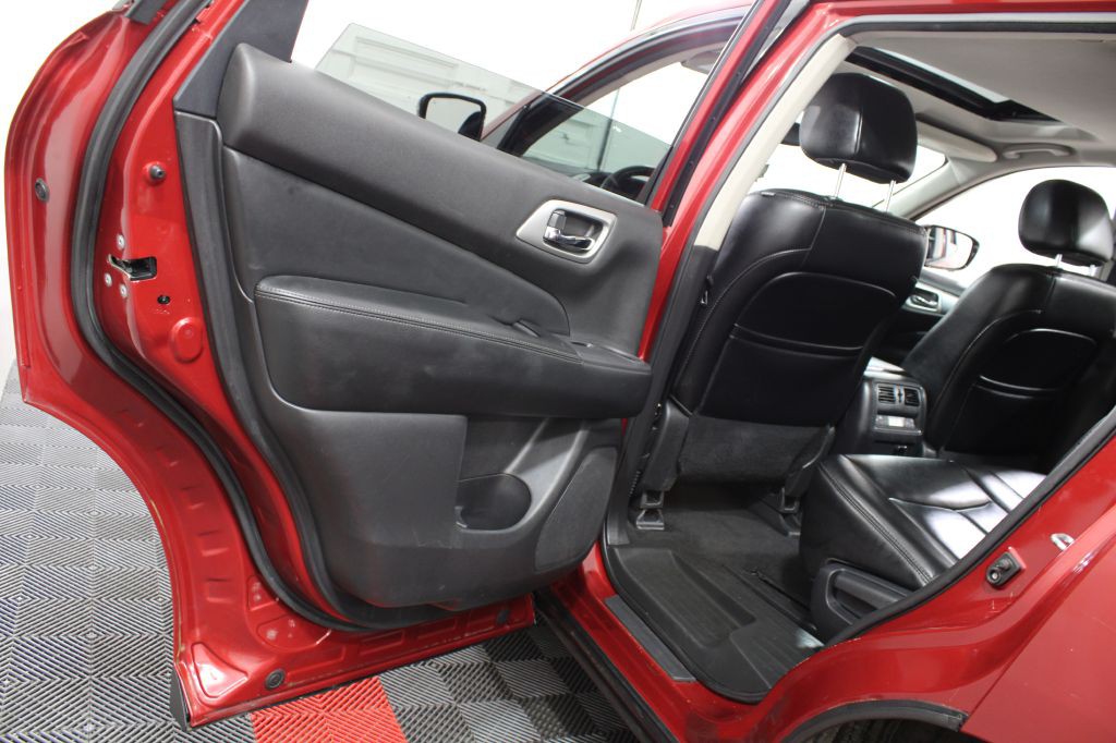 2017 Nissan Pathfinder Image 16