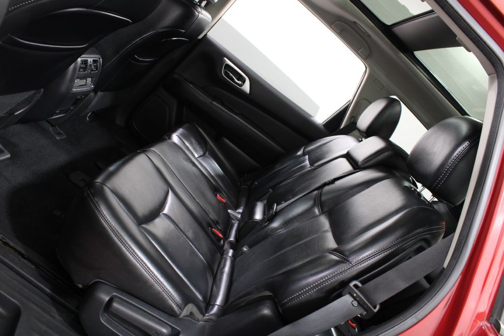 2017 Nissan Pathfinder Image 17