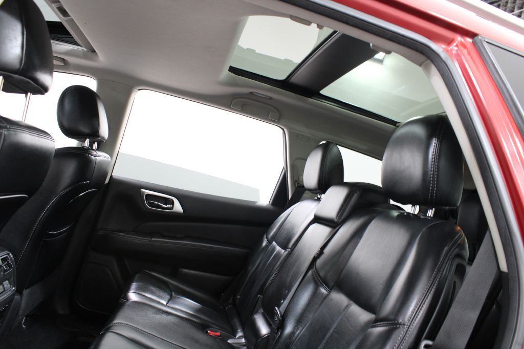 2017 Nissan Pathfinder Image 18