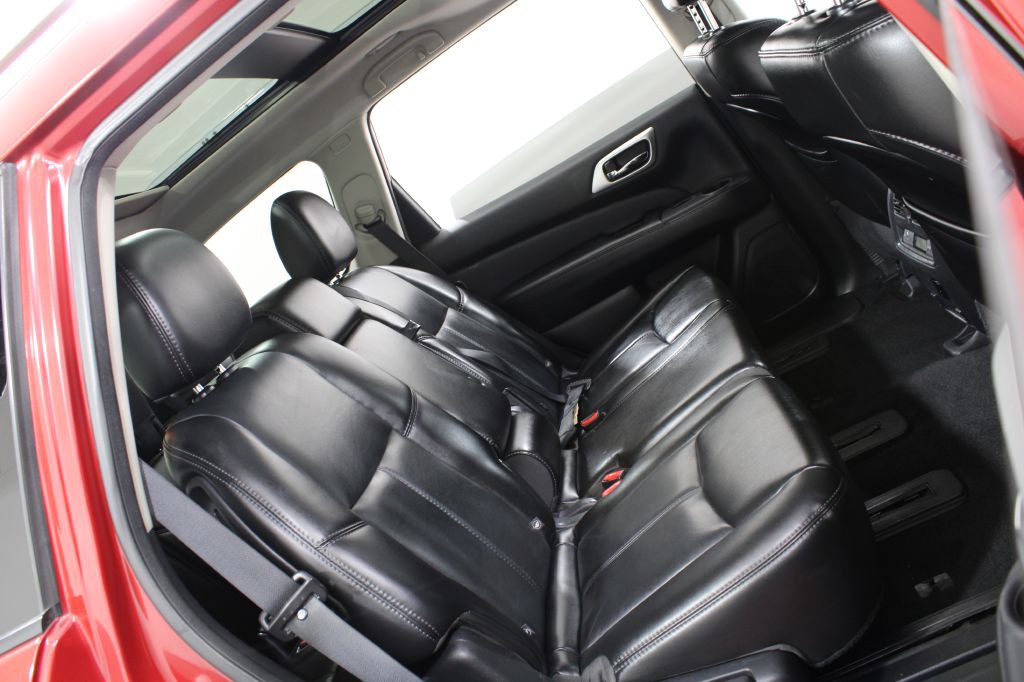 2017 Nissan Pathfinder Image 24