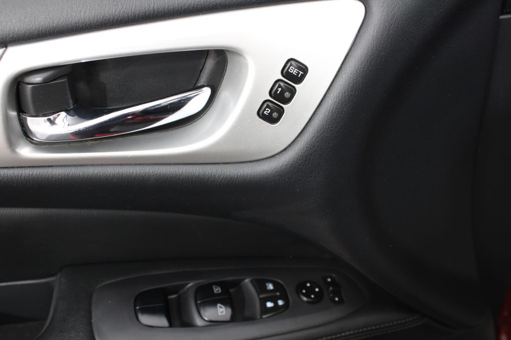2017 Nissan Pathfinder Image 36