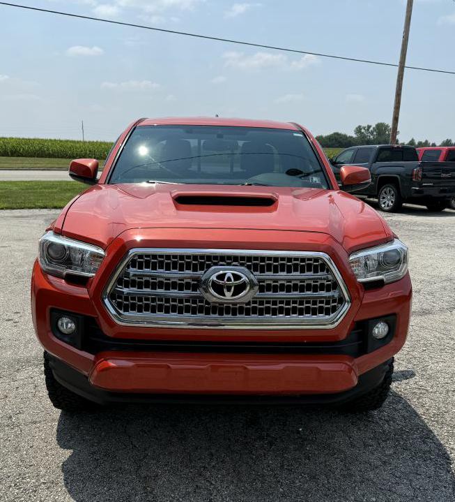 2016 Toyota Tacoma Image 2