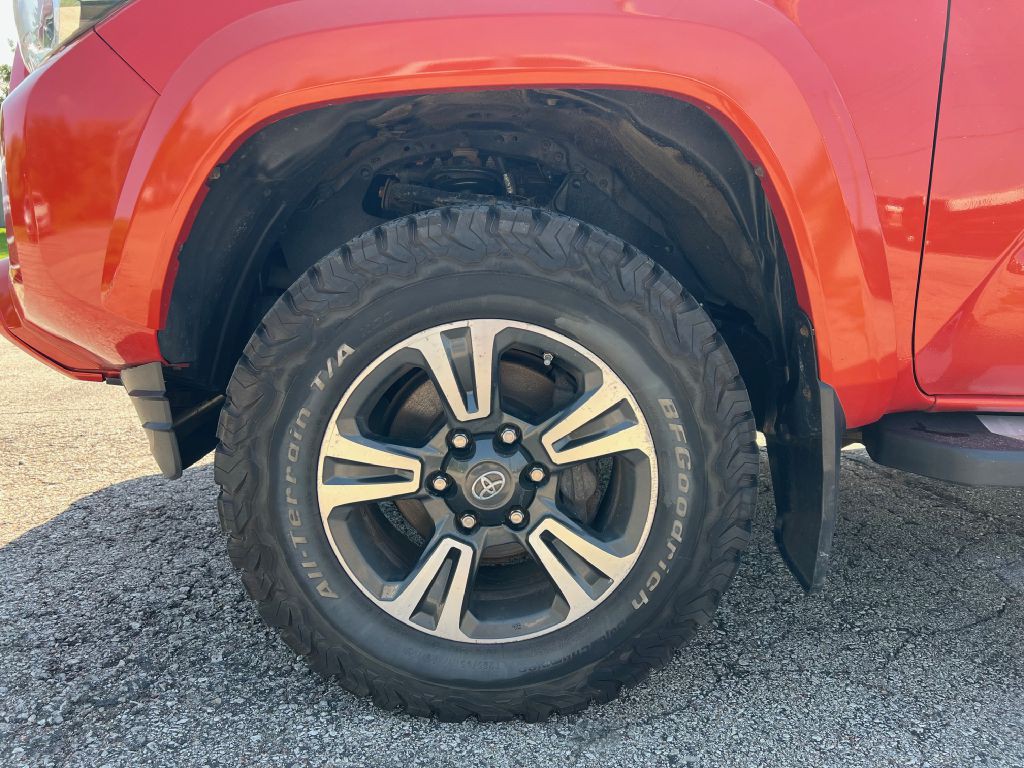 2016 Toyota Tacoma Image 8