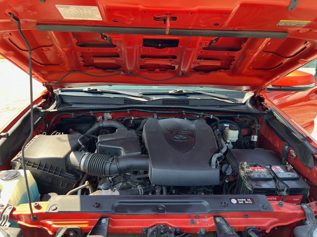 2016 Toyota Tacoma Image 9