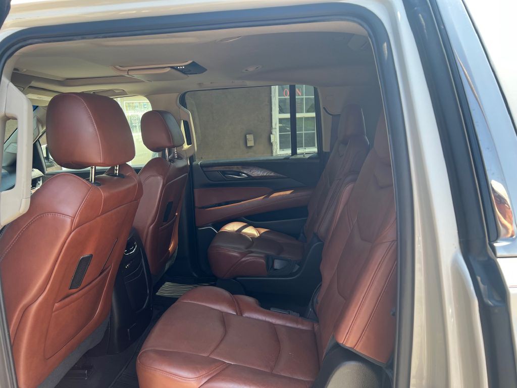 2015 Cadillac Escalade Image 6