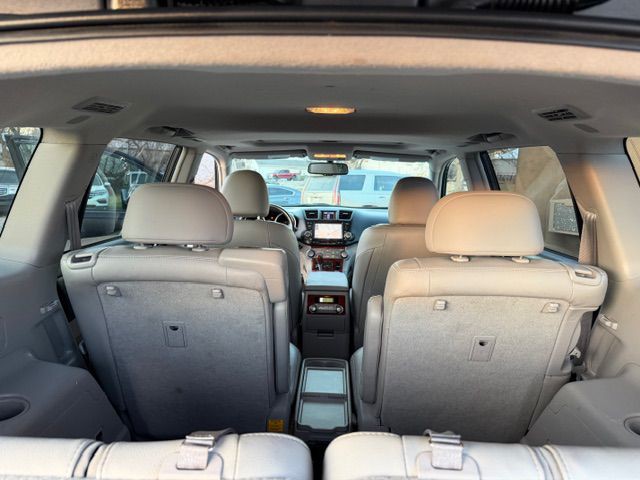 2012 Toyota Highlander Image 8