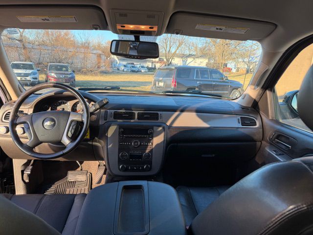 2013 Chevrolet Avalanche Image 8