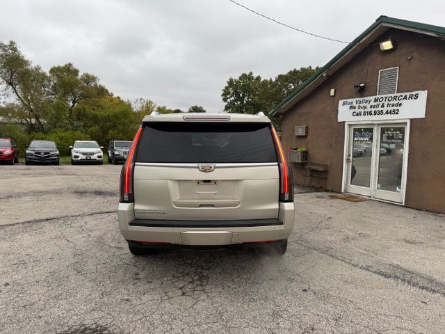 2017 Cadillac Escalade Image 4