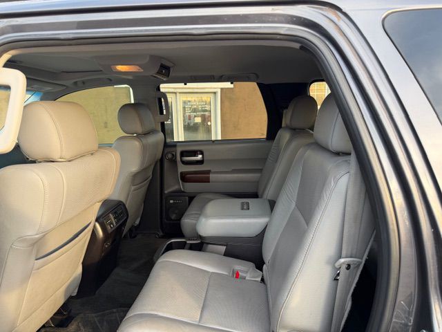 2015 Toyota Sequoia Image 6