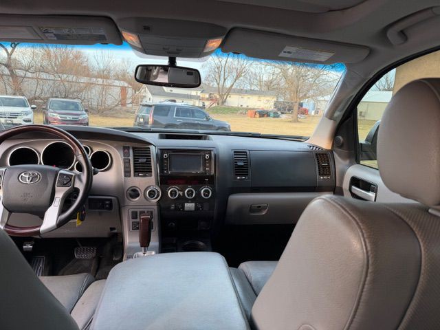2015 Toyota Sequoia Image 7