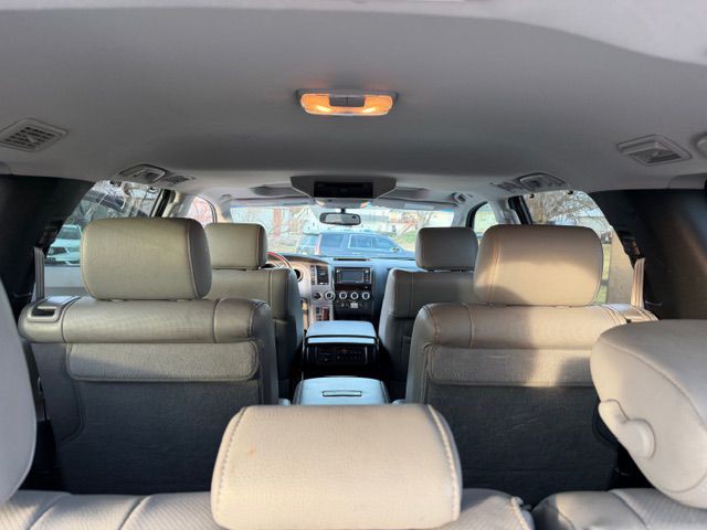 2015 Toyota Sequoia Image 8