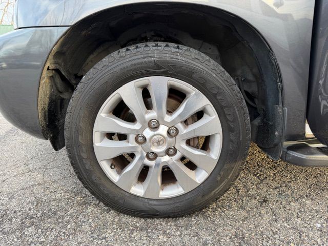 2015 Toyota Sequoia Image 10