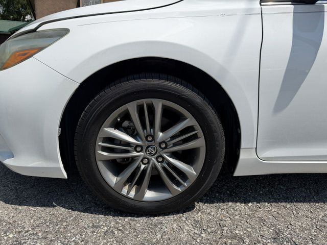2015 Toyota Camry Image 9