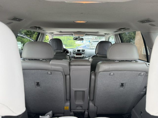 2012 Toyota Highlander Image 8