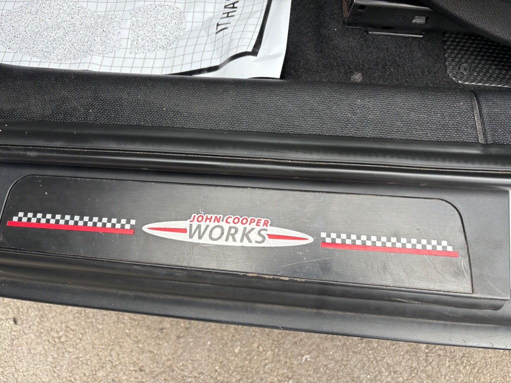 2016 MINI Cooper Image 14