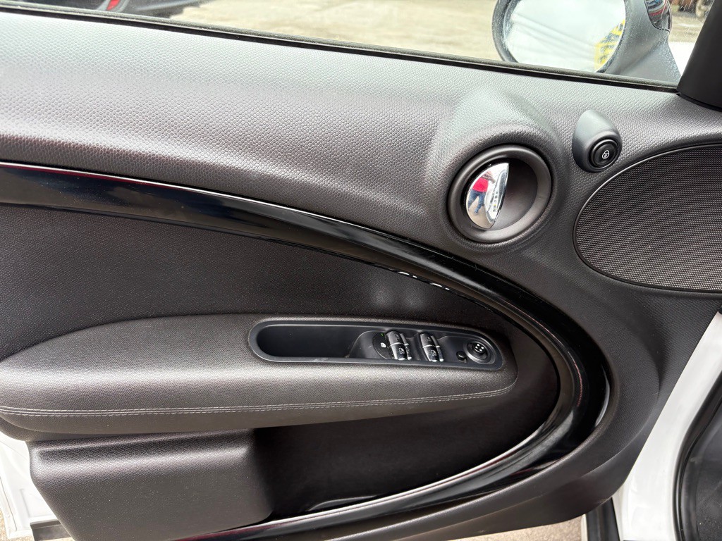 2016 MINI Cooper Image 15