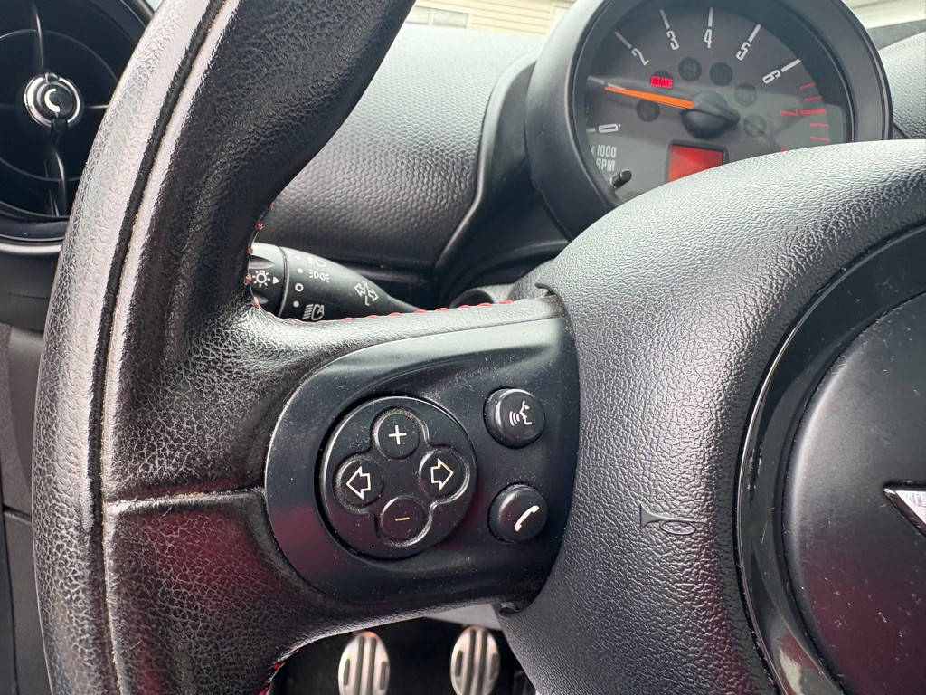 2016 MINI Cooper Image 17