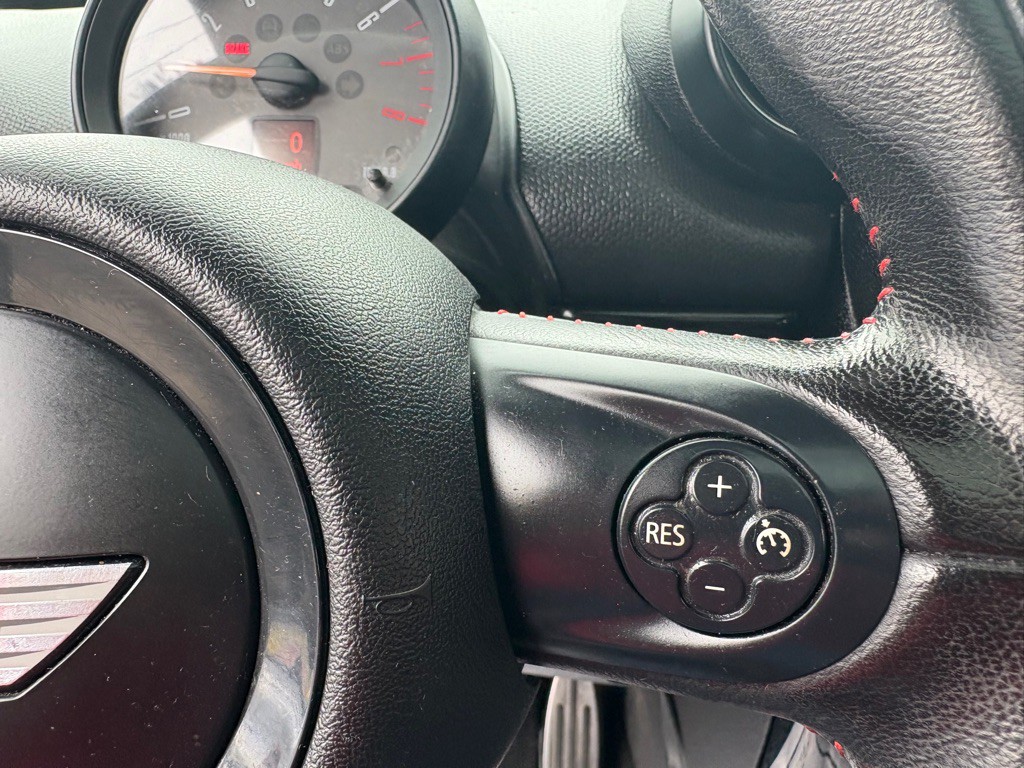 2016 MINI Cooper Image 18