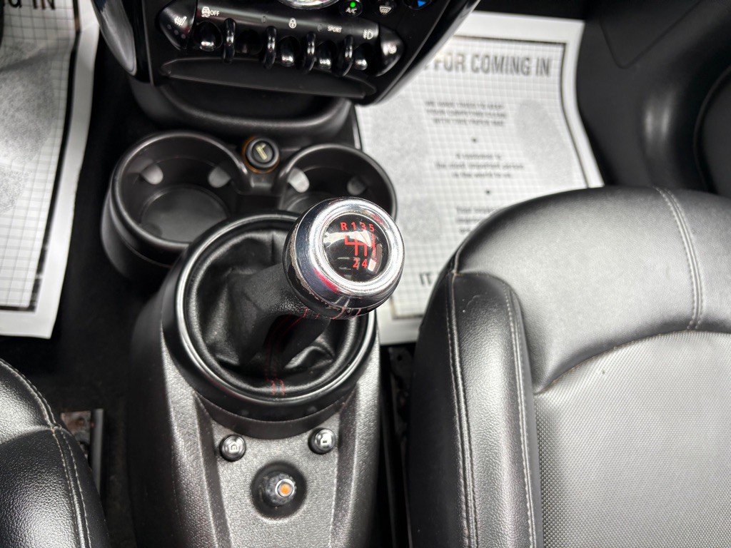 2016 MINI Cooper Image 22