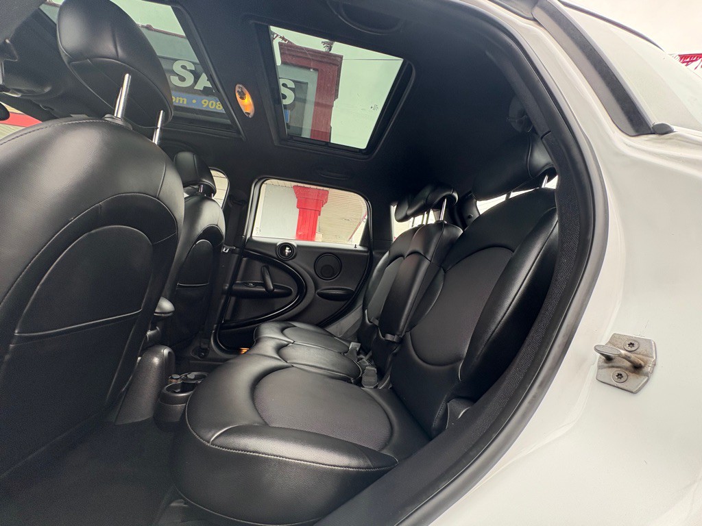 2016 MINI Cooper Image 24