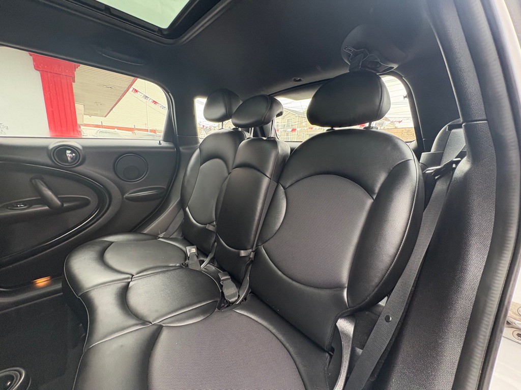 2016 MINI Cooper Image 25