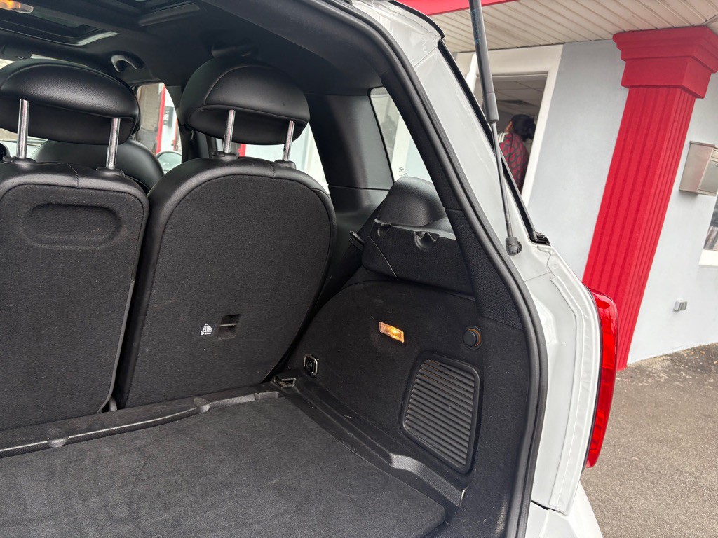 2016 MINI Cooper Image 28