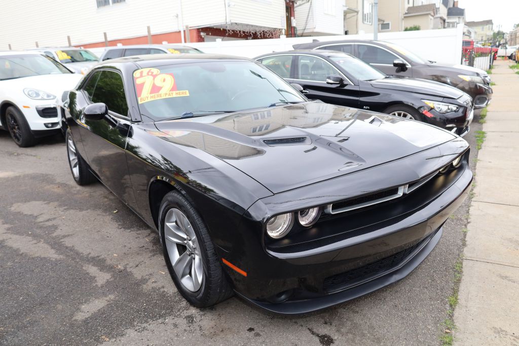 2016 Dodge Challenger Image 1