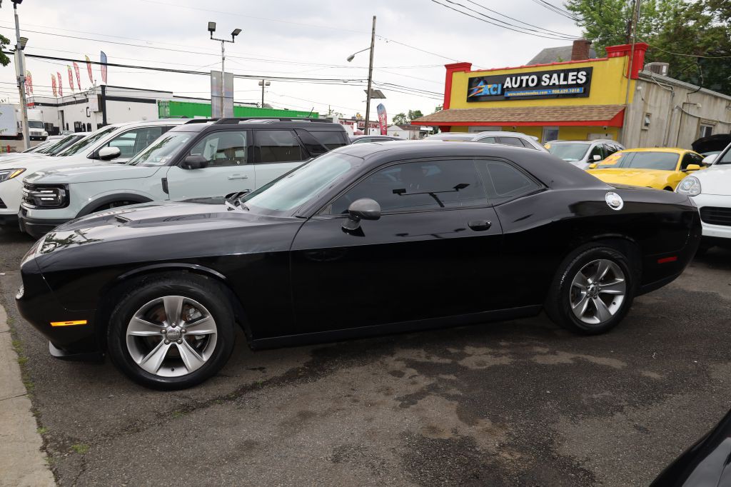 2016 Dodge Challenger Image 4