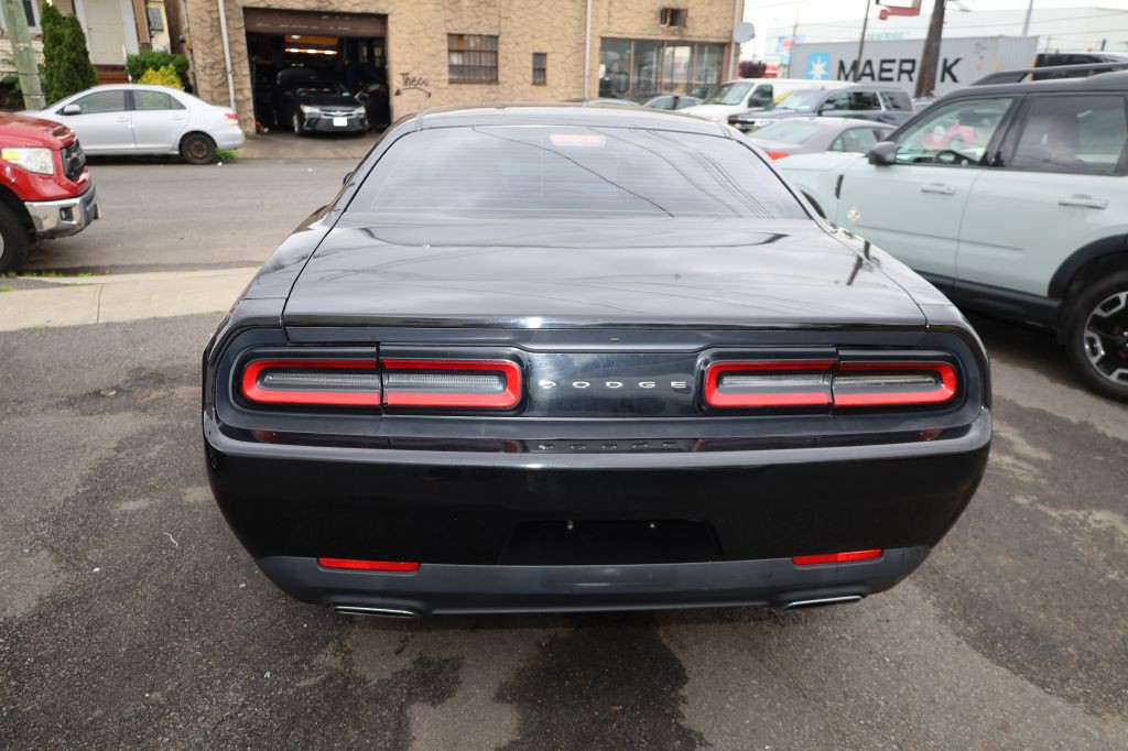 2016 Dodge Challenger Image 6