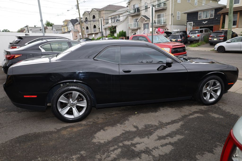 2016 Dodge Challenger Image 8