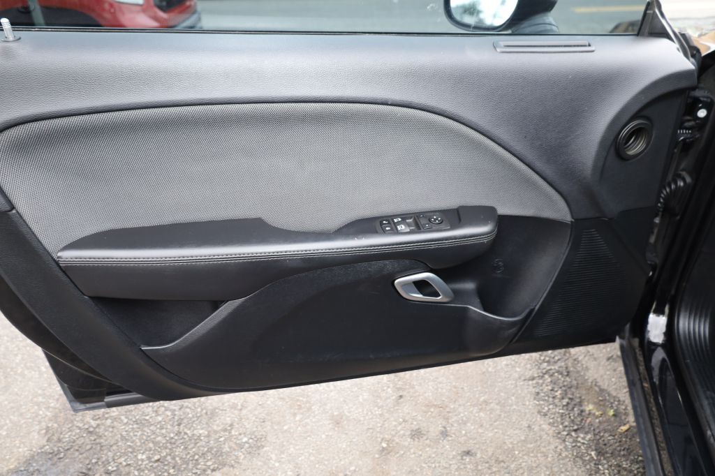 2016 Dodge Challenger Image 9