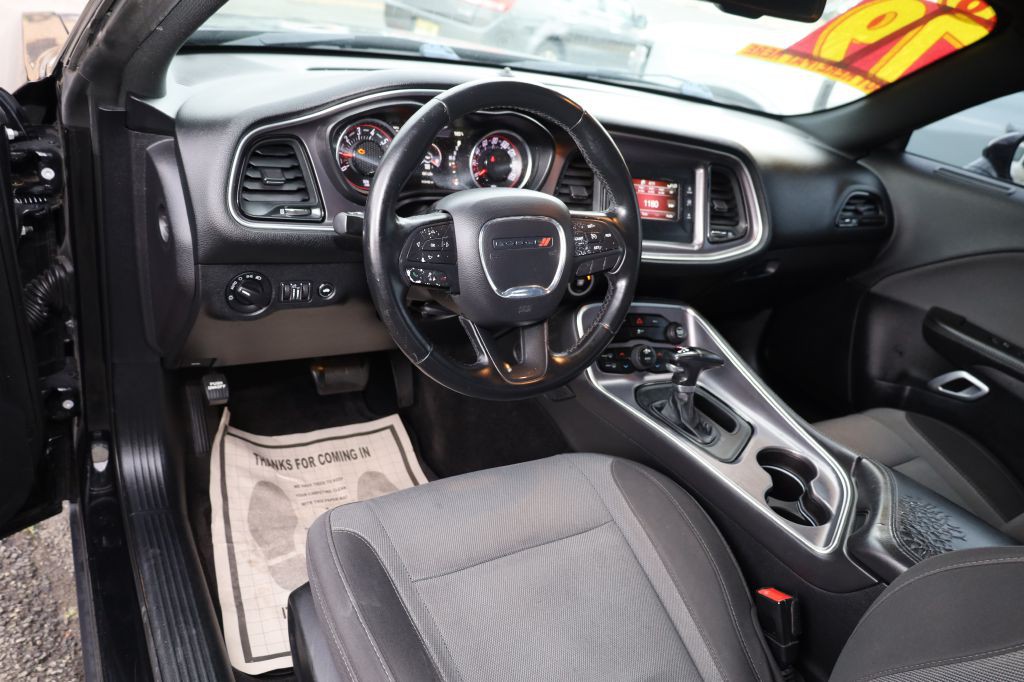 2016 Dodge Challenger Image 10