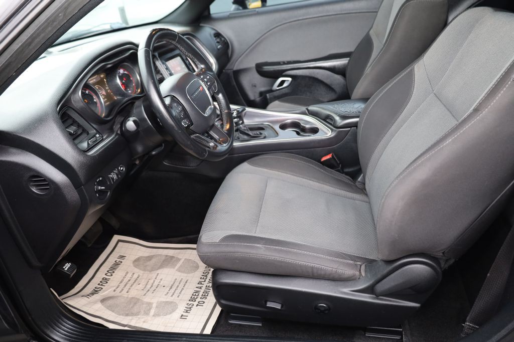 2016 Dodge Challenger Image 11